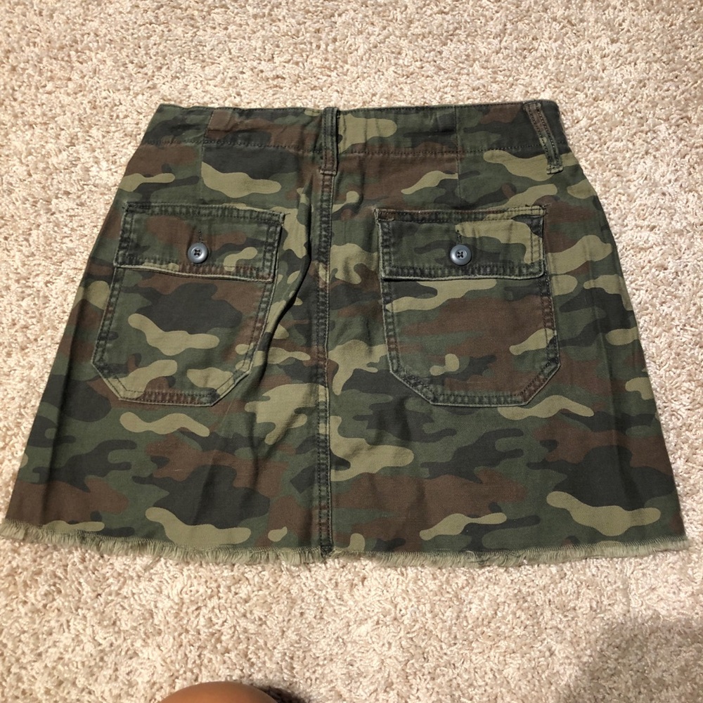 American Eagle Camo skirt